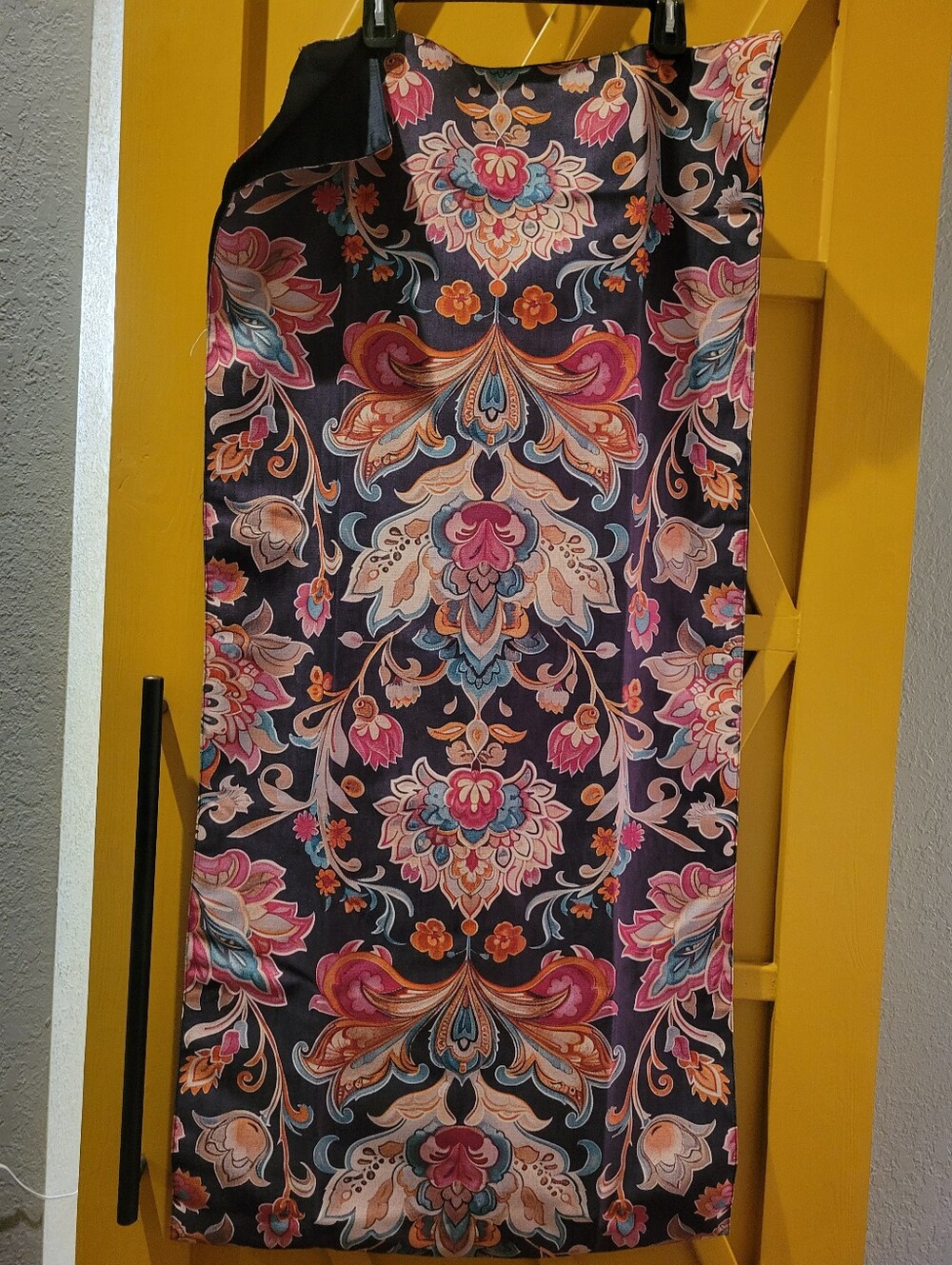 Table RUNNER 94X22 Floral Paisley Black Printed Cream, Pink & Coral